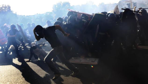 Colpì manifestante