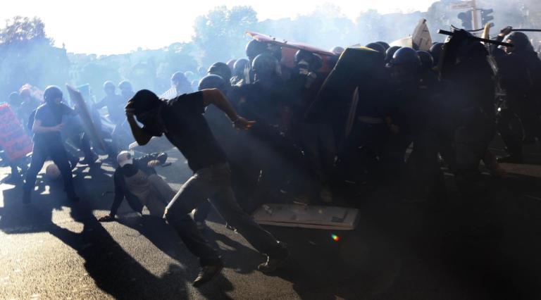 Condannato a 4 mesi l’agente che colpì un manifestante durante le proteste contro il governo Monti