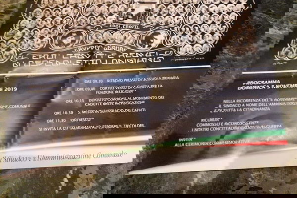 Se nel manifesto per i caduti della Grande Guerra spunta Mussolini