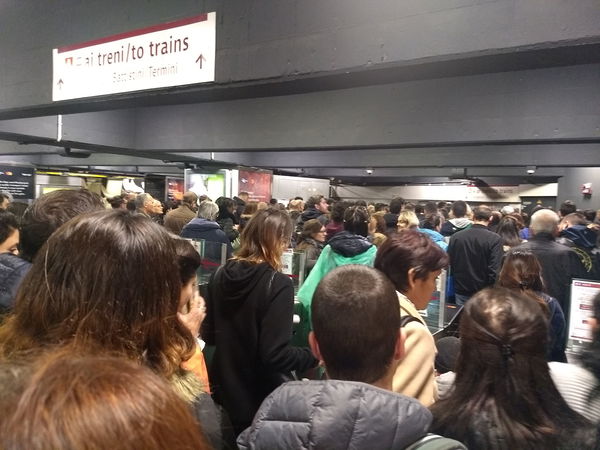Metro Roma, storia di una mattina di ordinaria follia