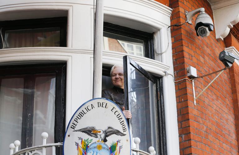 «Assange rischia di morire in carcere»