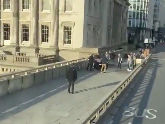 Il coraggio dei passanti, che hanno fermato l’assalitore di Londra prima della polizia