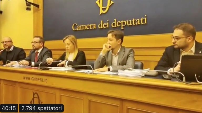 Meloni: «Anche la Boschi nella rete sovranista?». Report risponde: «Se abbiamo detto il falso, ci denunci»