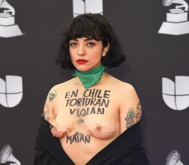 Cile, dopo la morte de la Mimo, la protesta della cantante Mon Laferte article-post