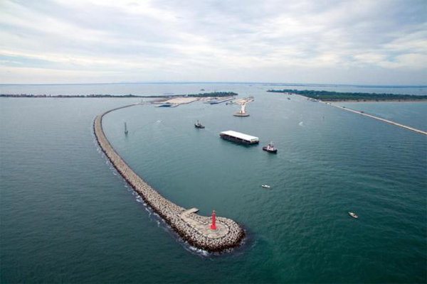 A Venezia il Mose non funziona, meglio affidarsi a Mosè