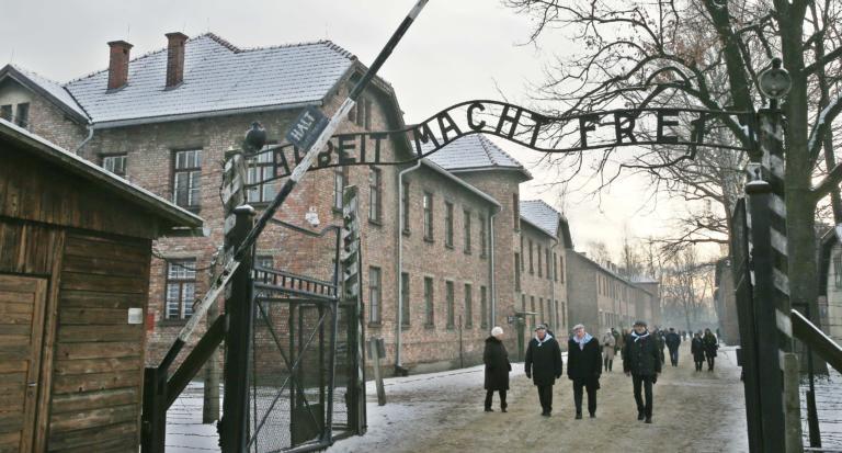 La Corte di Strasburgo: giusto condannare chi nega l’Olocausto