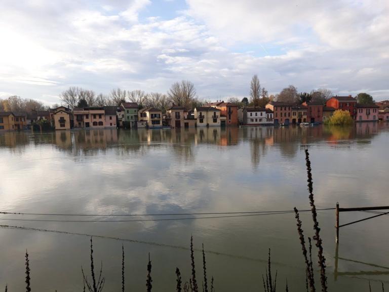 Il Ticino esonda a Pavia: un quartiere sott’acqua