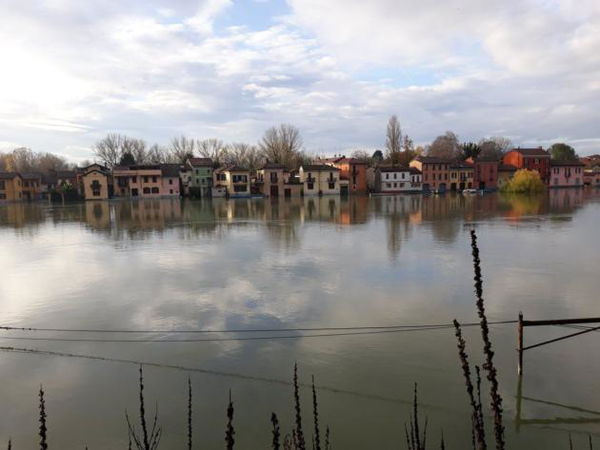 Il Ticino esonda a Pavia: un quartiere sott’acqua