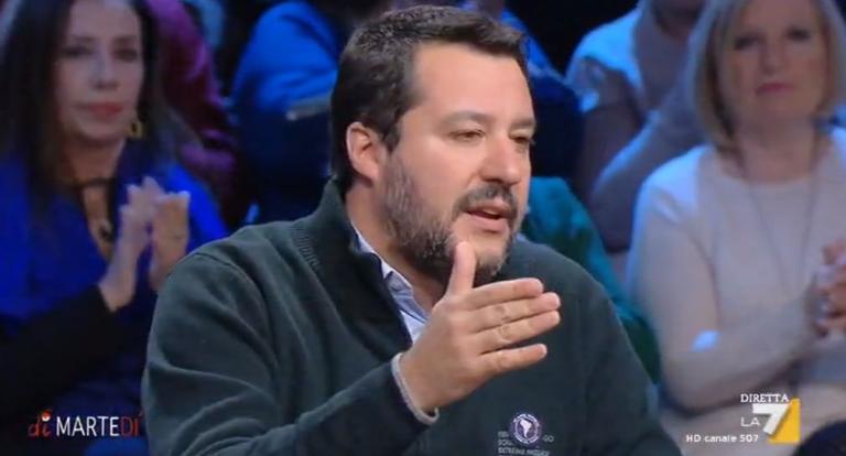 La faccia di Salvini quando si accorge di aver detto che i soldi per la Manovra li avrebbe presi dagli italiani | VIDEO
