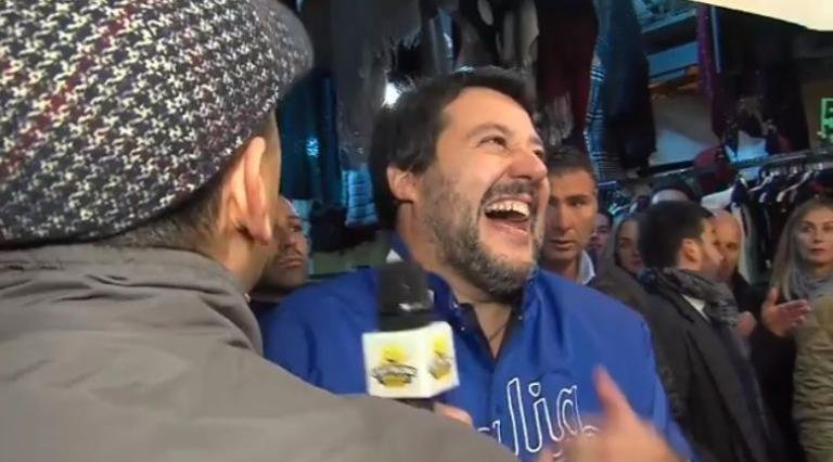 Il fioretto di Salvini: «Se vinciamo in Emilia Romagna canterò Pazza Inter» | VIDEO