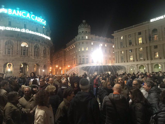 Cristiano De Andrè ringrazia le 8mila sardine a Genova che hanno cantato le canzoni del padre | VIDEO