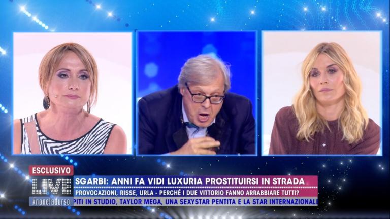 Il vergognoso attacco transfobico di Vittorio Sgarbi a Vladimir Luxuria | VIDEO