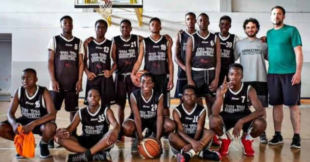 Il caso Tam Tam Basket: la squadra esclusa dal campionato perché ha solo giocatori stranieri (ma nati in Italia) article-post