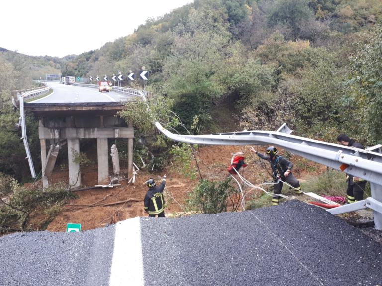 Crolla un viadotto sulla Torino-Savona