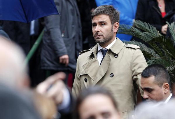 Guai a paragonare i soldi della Fondazione Open a quelli di Casaleggio, parola di Dibba