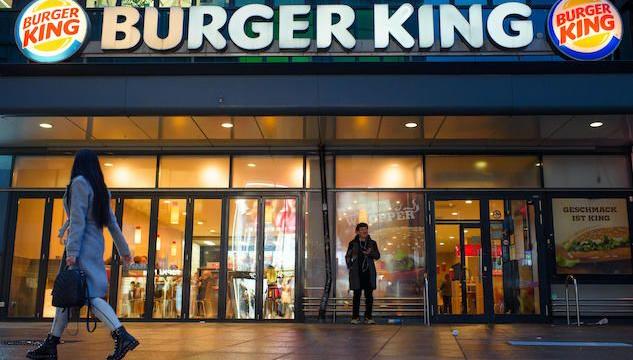 Burger King e la svolta green: niente più cannucce e copri bicchieri di plastica