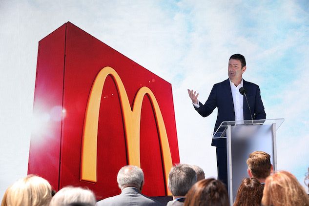 Il Ceo di McDonald’s licenziato per aver avuto una relazione con una dipendente