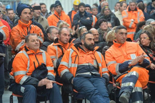 ArcelorMittal restituisce i 10.777 dipendenti di Ilva, come se fossero un pacco postale