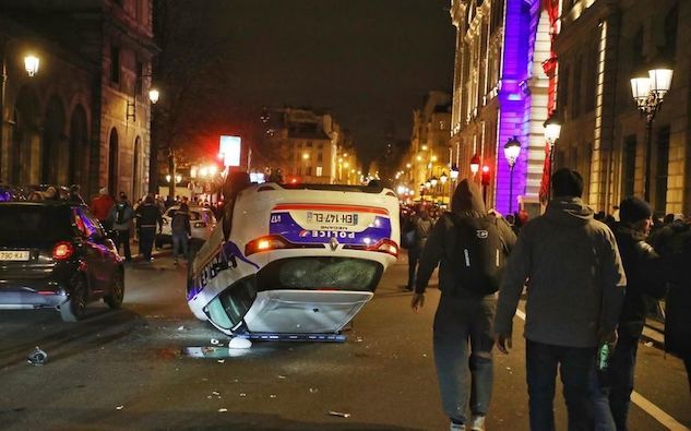Parigi chiude Champs-Elysées per il secondo giorno dell’anniversario dei gilet gialli article-post