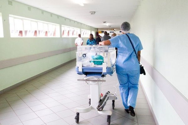 Gara di solidarietà per adottare il piccolo Giovannino abbandonato in ospedale