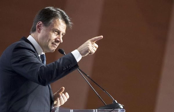 Bruxelles dà il via libera alla manovra dell’Italia, ma non ne è del tutto convinta