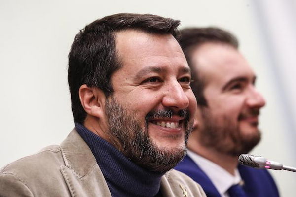 Salvini è grato alle sardine perché «danno valore e importanza a ogni mia presenza»