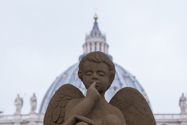 Ordine di cattura internazionale per monsignor Zanchetta accusato di abusi sessuali article-post