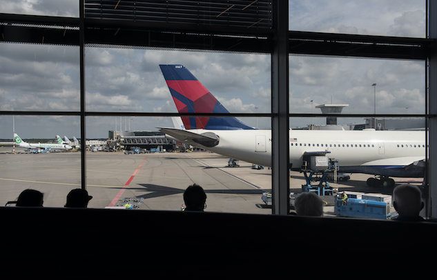 Allarme all’aeroporto Schiphol di Amsterdam: possibile dirottamento di un aereo diretto a Madrid