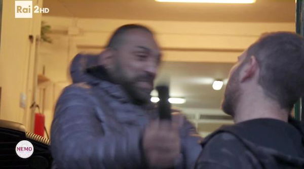 Riconosciuta l’aggravante mafiosa a Roberto Spada: prese a testate il giornalista a Ostia