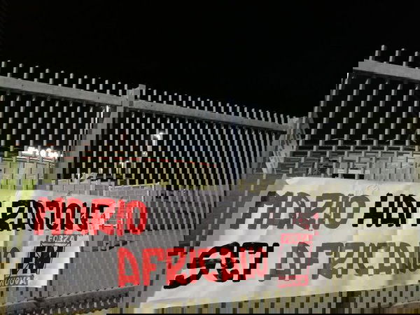 Lo striscione di Forza Nuova allo stadio della Juve che dice che Balotelli è africano