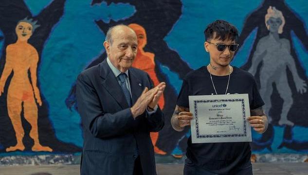 Ultimo diventa il nuovo Goodwill Ambassador Unicef: «Credete nei vostri sogni»