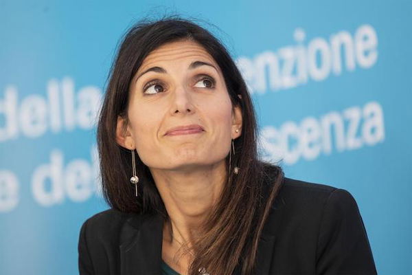 Virginia Raggi crolla nei sondaggi: 8 romani su 10 non la rivoterebbero