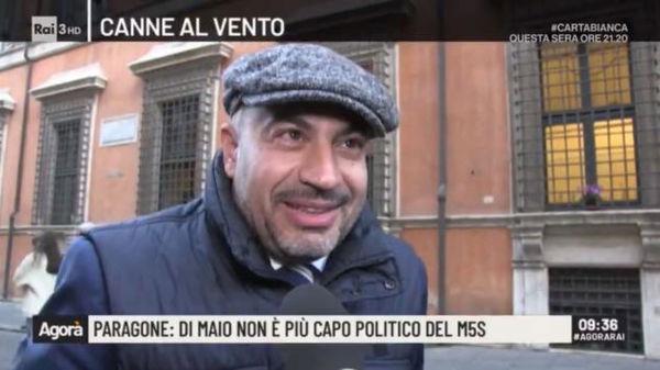 Paragone licenzia Di Maio: «Ha scritto ‘capo politico’ solo sul bigliettino da visita» | VIDEO