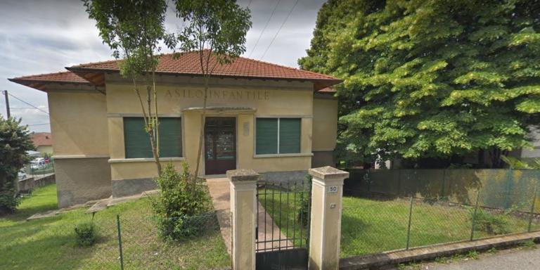 La maestra di Varese che si appartava col compagno all’asilo, maltrattava i bambini e li chiamava ‘terroni’