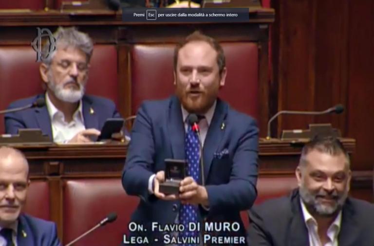 Il bluff di Di Muro alla Camera: aveva già organizzato il matrimonio prima della proposta