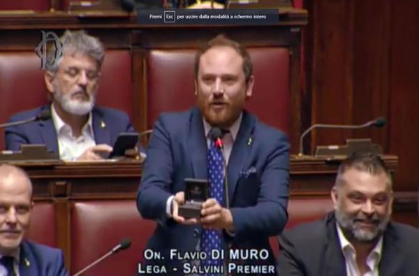 Il bluff di Di Muro alla Camera: aveva già organizzato il matrimonio prima della proposta