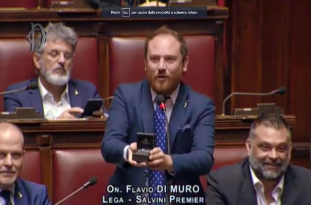 Il bluff di Di Muro alla Camera: aveva già organizzato il matrimonio prima della proposta article-post