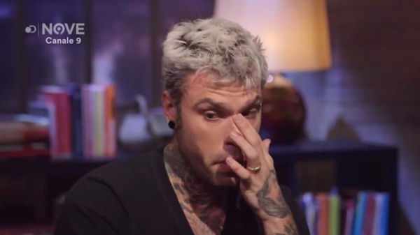Fedez rivela: «Sono a rischio di sclerosi multipla» | VIDEO