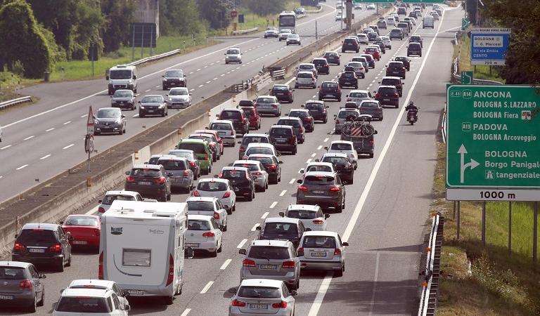 Incidenti stradali: i giovani la categoria più esposta. Aumenta il rischio in autostrada article-post