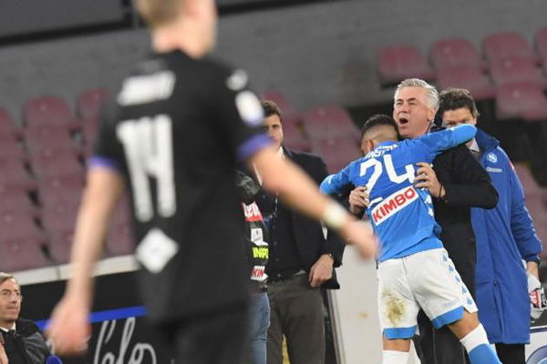 Insigne ringrazia Ancelotti e i tifosi lo accusano: «L’hai fatto prima esonerare»