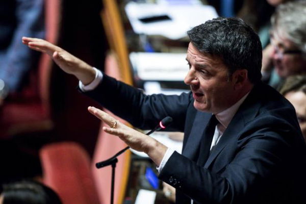 La stilettata di Renzi alla magistratura citando Moro e Craxi: «Vuole decidere cos’è partito e cosa no»