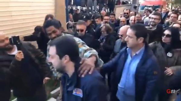 Matteo Salvini trollato a Pescara: «Bravo cumpà, hai vinto. Faccia di m*rda» | VIDEO