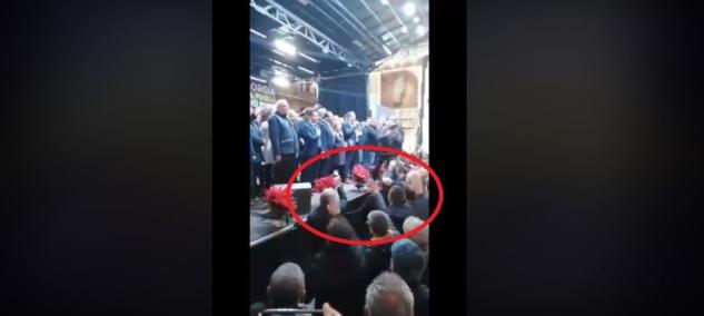 I sostenitori di FdI che fanno il saluto romano durante il comizio di Giorgia Meloni a Bari | VIDEO article-post
