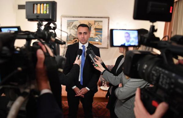 Di Maio si chiede quanto costa un senatore al chilo