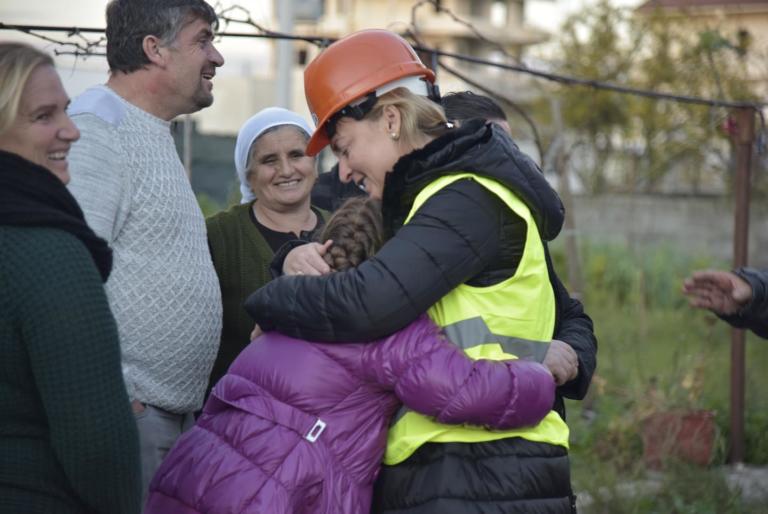 Il sindaco di Durazzo costretta a dimettersi, aveva detto: «Per fortuna il terremoto ha fatto 50 morti»