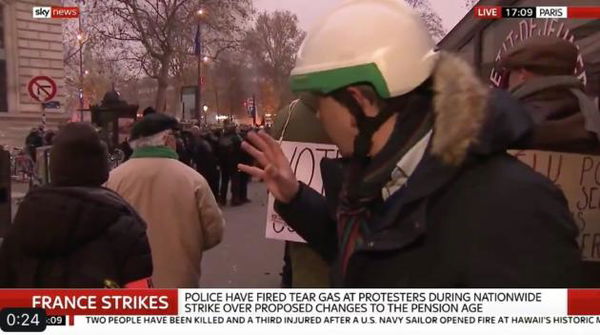 Perché lo sciopero sulle pensioni sta mettendo a ferro e fuoco Parigi