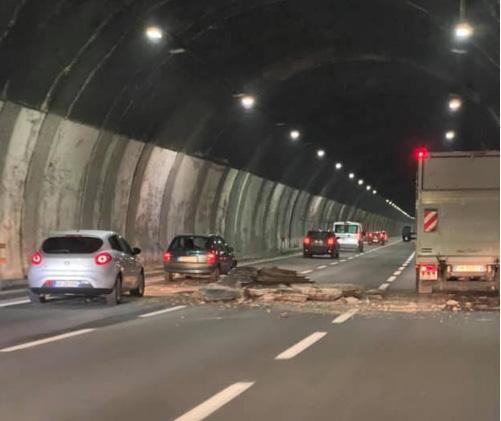 La revoca delle concessioni ad Autostrade potrebbe costare comunque tra i 6 e gli 8 miliardi article-post