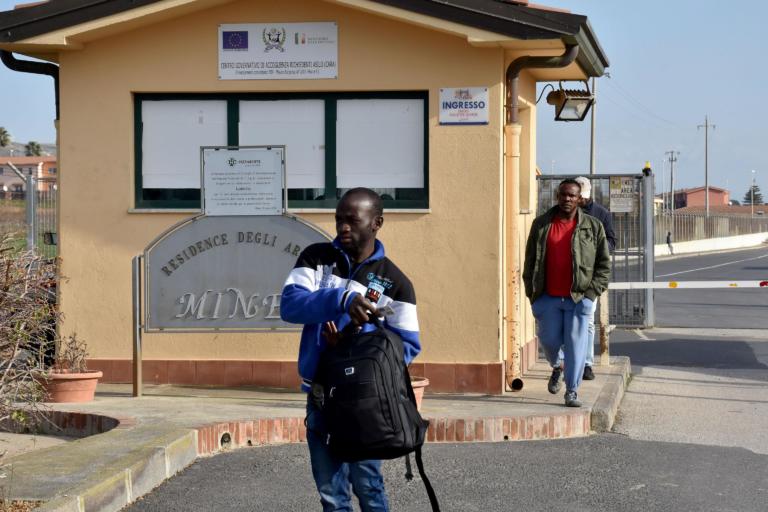 Quanto è costato il ‘Prima gli italiani’ agli italiani: dopo il decreto Salvini, 5mila posti di lavoro in meno