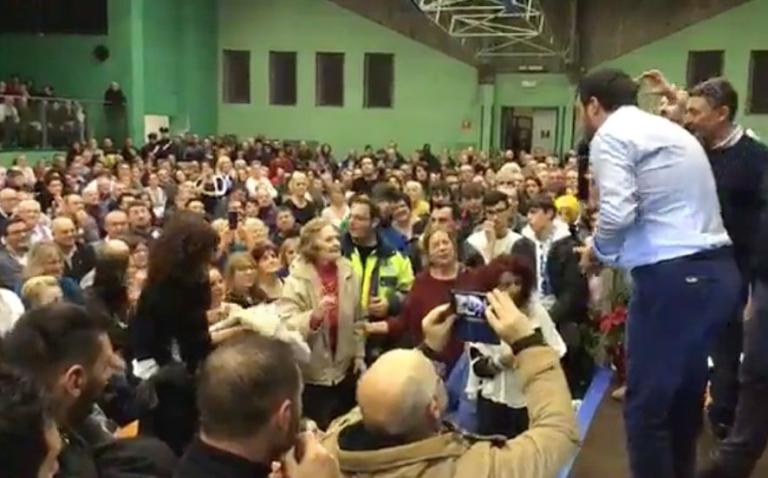 Salvini cita il discorso di Mattarella del 31 dicembre e i suoi elettori fischiano il presidente della Repubblica