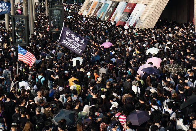 La Cina ha sospeso il permesso alle navi da guerra Usa di sostare a Hong Kong